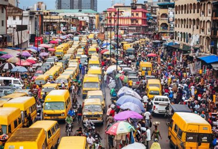 Thousands swarm Lagos street where Allah's name reportedly appeared