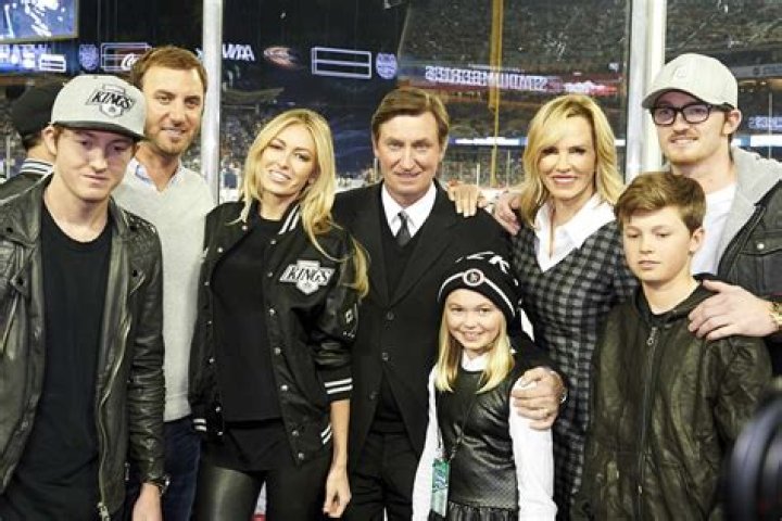 Paulina Gretzky bio: age, partner, family