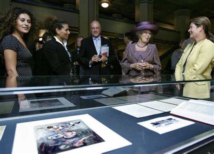 Gina Lollobrigida bio: age, net worth, son