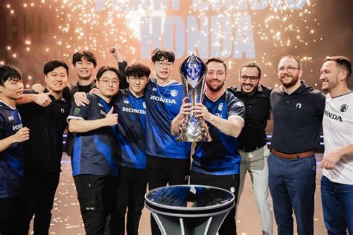 Meet The Senior Editors Heading Editorial Teams at Legit.ng