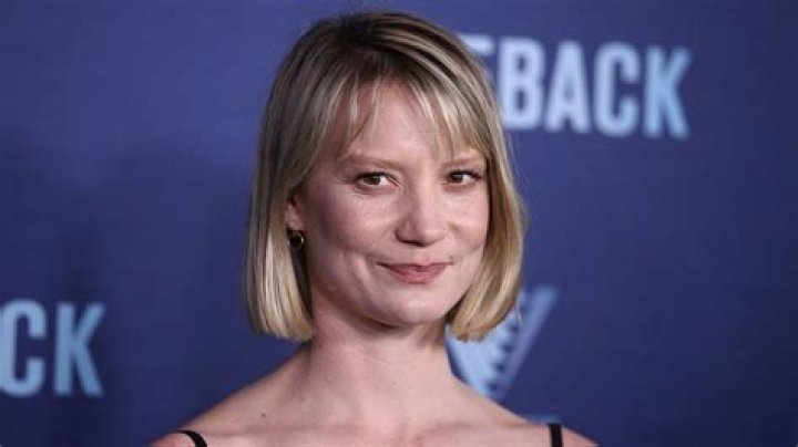 Mia Wasikowska biography: age, height, net worth, boyfriend