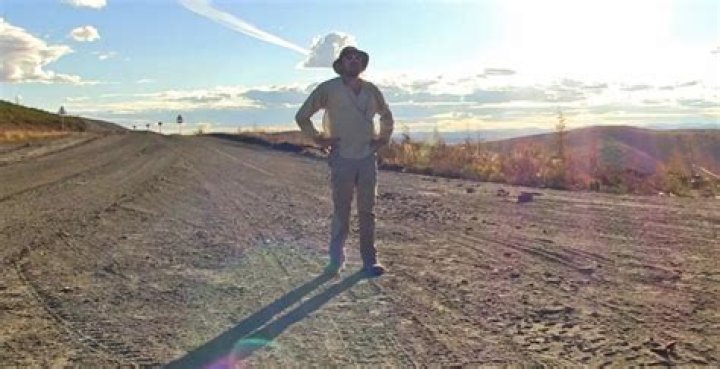 Meet Man Who Walks with Thousands of Bees on his Body for over 30 Years in Incredible Video