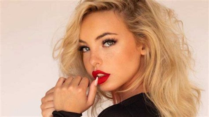 Model Emma Kotos’ biography: age, height, nationality, partner