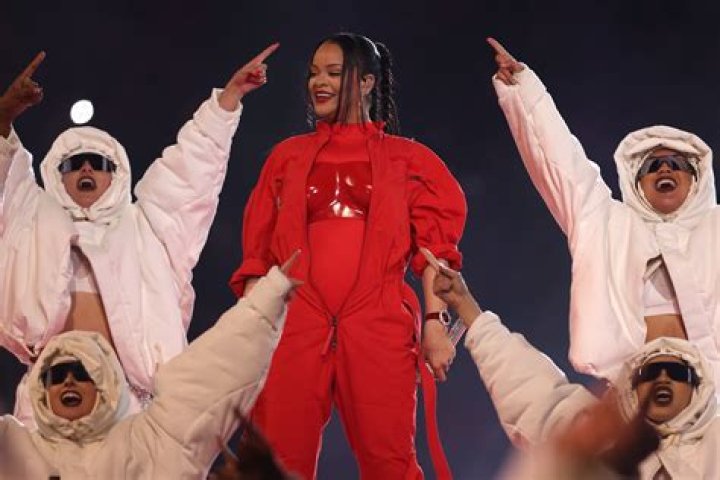 Rihanna Breaks the Norms, Video Shows Singer Dancing to A$AP Rocky’s Performance While Heavily Pregnant