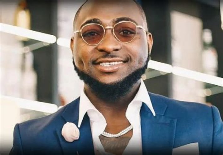 “Why Won’t God Bless Davido?” Before and After Photos of 30BG Member Who Now Looks Rich Spark Reactions