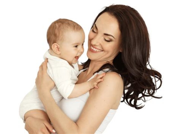 Baby Who Can’t Talk Yet Learns to Count With His Fingers After Mum Showed Him, Video Surprises People