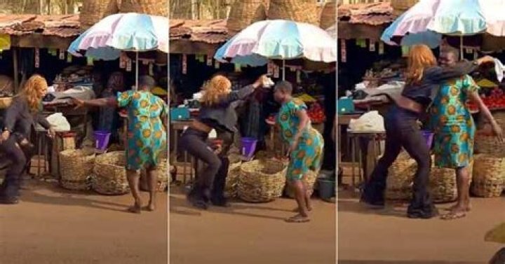 “This Dance Too Sweet”: Igbo Lady Vibes With Market Woman on the Road, People Stare in Viral Video