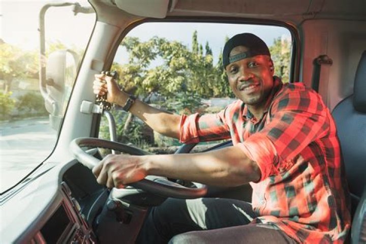 “Wear Safety Belt”: Short Man Driving Big Truck in US Configures Pedals, Makes Them Long to Reach His Legs