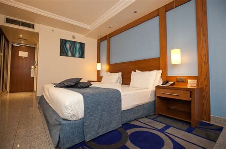 “For This Economy”: Peter Obi Reacts to Staff of Eko Hotel Who Returned N55m to Customer