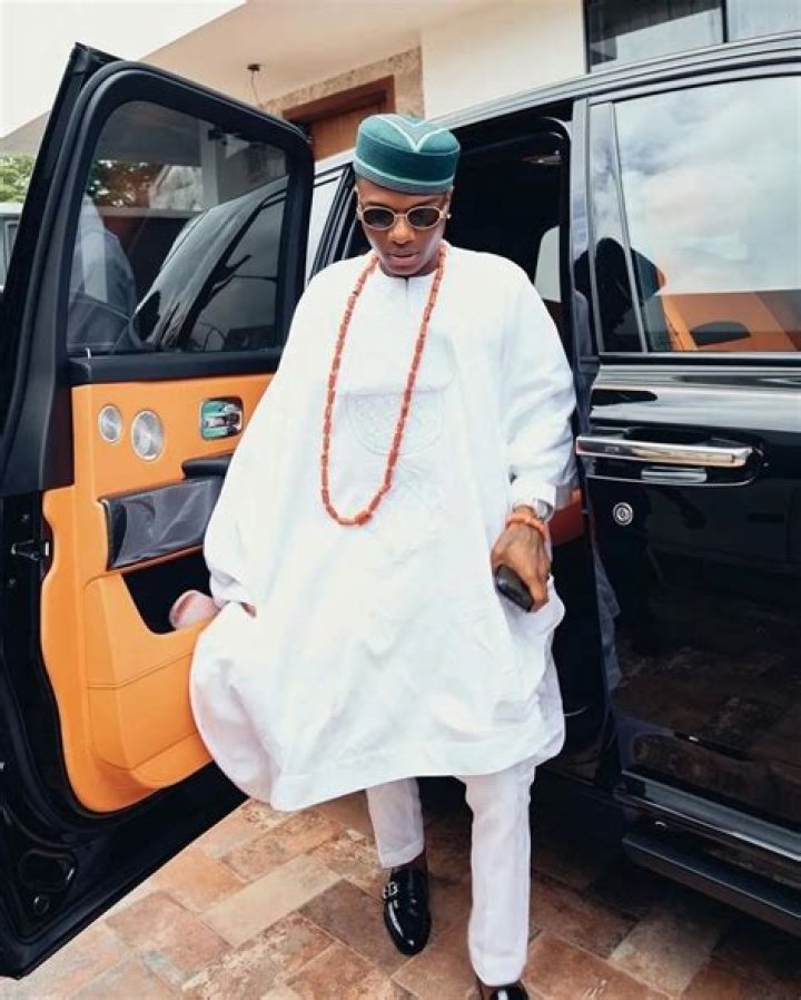 "Imagination Wan Wound Una": Man Photoshops Wizkid and Davido Together at Funeral, Photos Trend