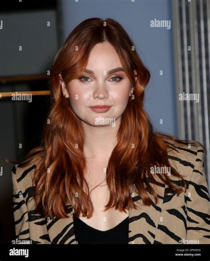 33 famous actresses in their 20s: most popular film stars