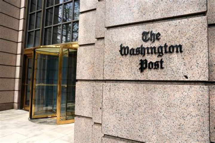 In shakeup, Washington Post executive editor steps down