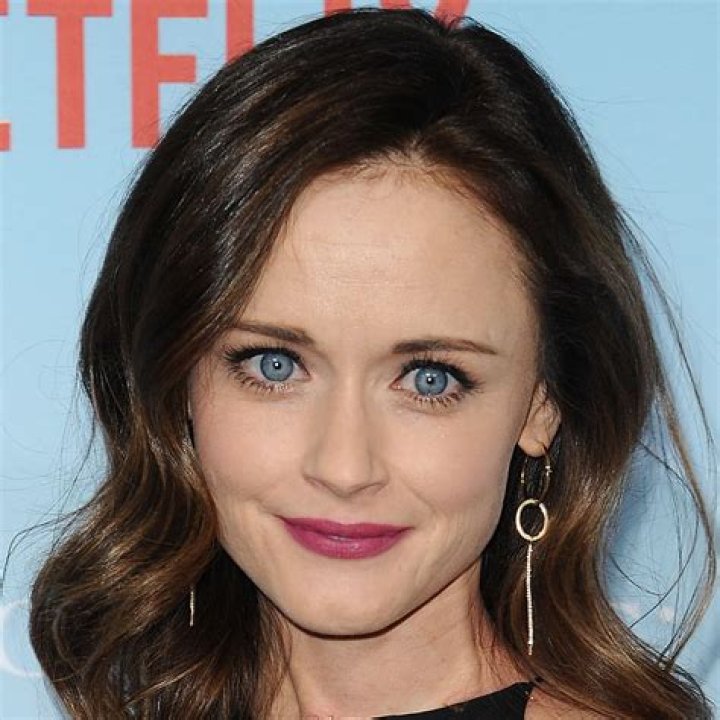 Alexis Bledel – Biography, Facts & Life Story