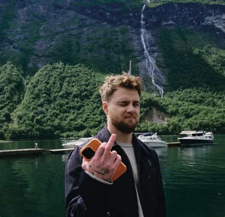 Ally Warren Net Worth