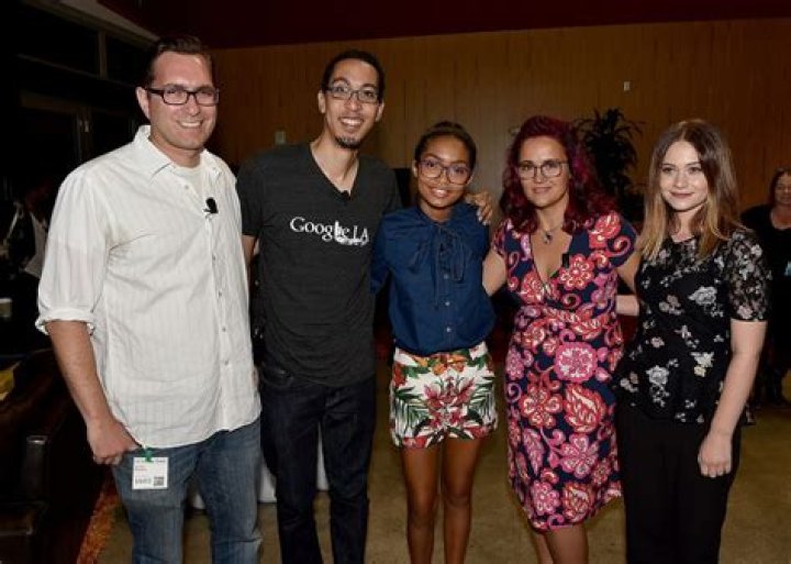 Amanda Leighton Net Worth – How Much is Leighton Worth?