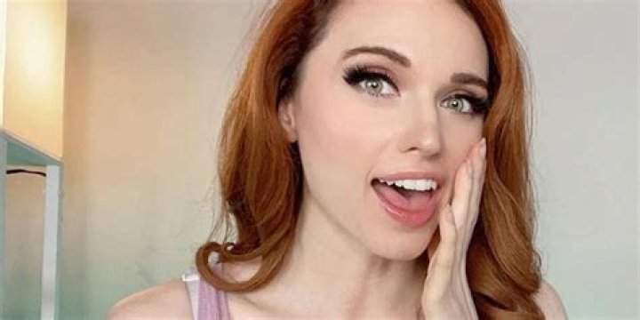 Amouranth Threatened by Business Partner's ‘Suggestive’ Offer