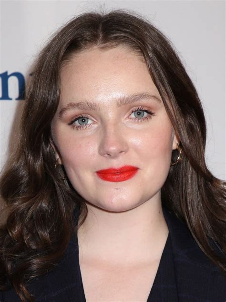 Amy Forsyth Net Worth