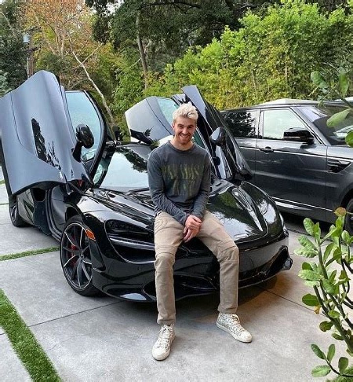 Andrew Taggart Net Worth – How Much Is Andrew Taggart Worth?