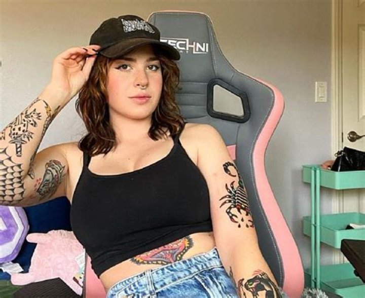Anisa Jomha Wiki (iDubbbz’s Girlfriend) Age, Biography, Family & Facts
