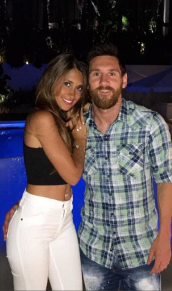 Antonella Roccuzzo Net Worth – How Much is Roccuzzo Worth?