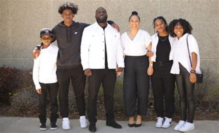 Apekz Real Name Is Mark Anthony Cadiente, Wife Kids Family