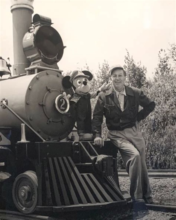 Bret Iwan Net Worth – How Much is Bret Iwan Worth?