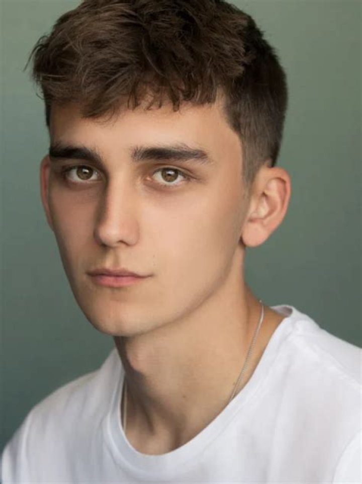 Cameron Chapman (actor) – Biography, Facts & Life Story