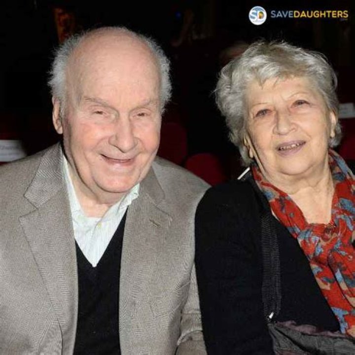 Carole Bouquet Height