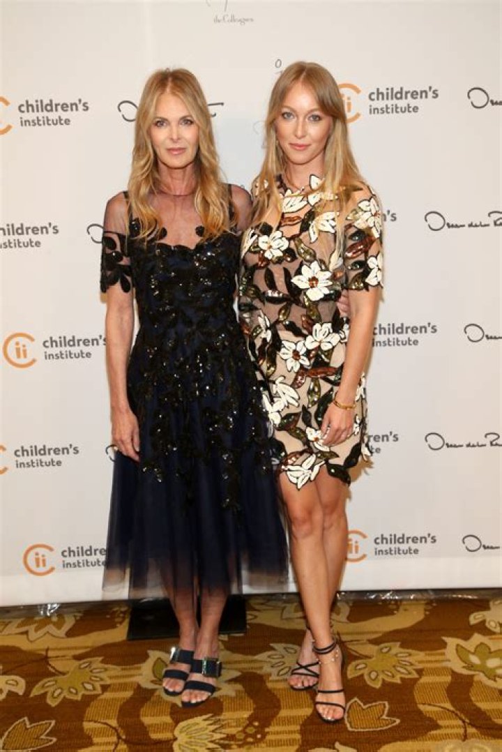 Catherine Oxenberg Net Worth – How Much is Oxenberg Worth?