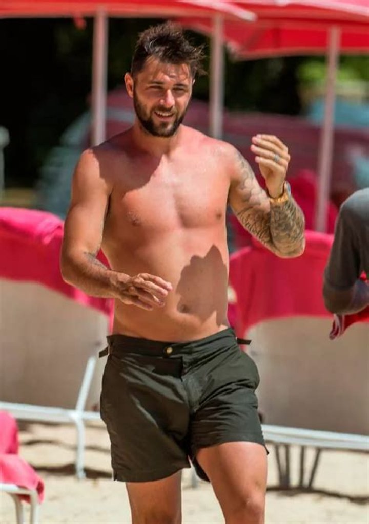 Charlie Austin Cryer