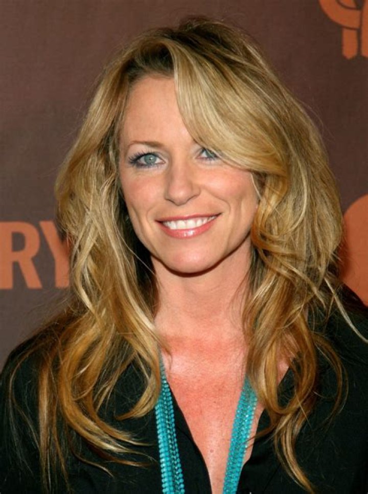 Deana Carter Singer, Bio, Wiki, Age, Height, Husband, Strawberry Wine, Songs, and Net Worth
