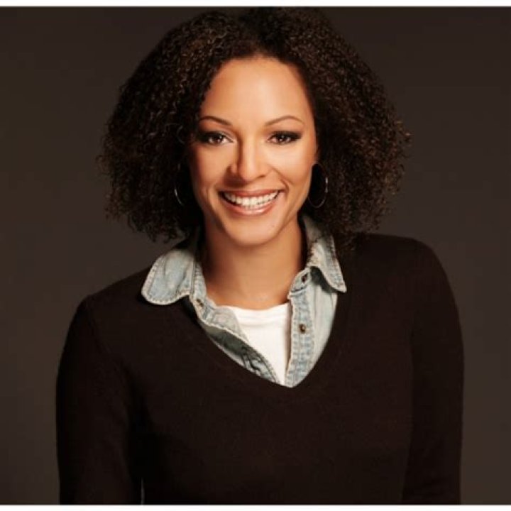 D'essence Elizabeth Smiley Net Worth