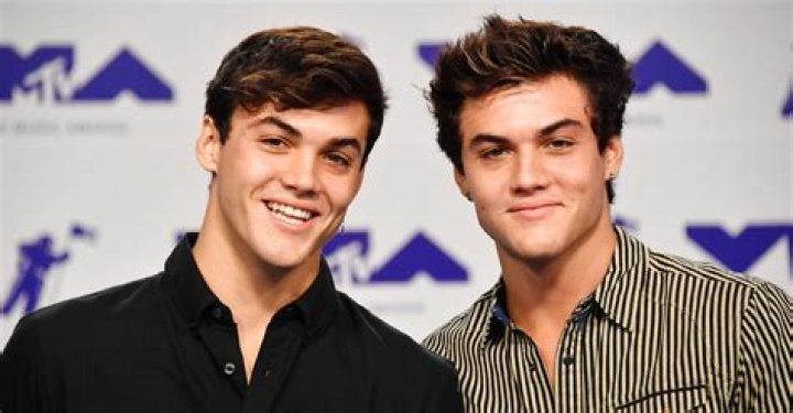 Dolan Twins estimated Net Worth, Age, Affairs, Height, Dating, Relationship Stats, Salary as well as short Biography with top 10 popular facts!