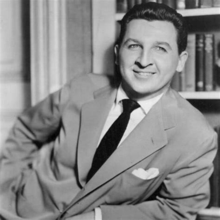 Eddie Bracken Height