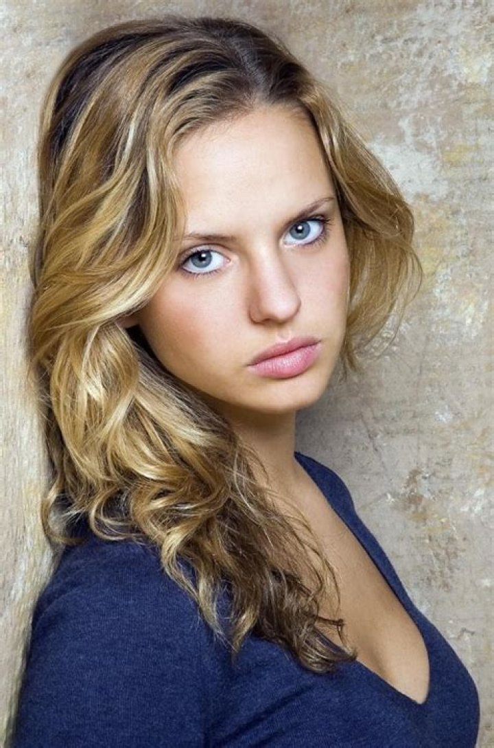 Elena Franklin estimated Net Worth, Age, Affairs, Height, Dating, Relationship Stats, Salary as well as short Biography with top 10 popular facts!