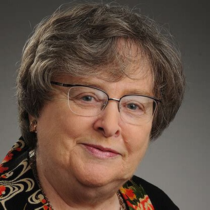 Elizabeth Johnson Net Worth – How Much is Johnson Worth?