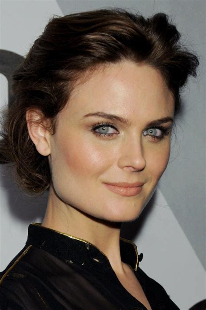 Emily Deschanel Actress, Bio, Wiki, Age, Height, Husband, Sister, and Net Worth