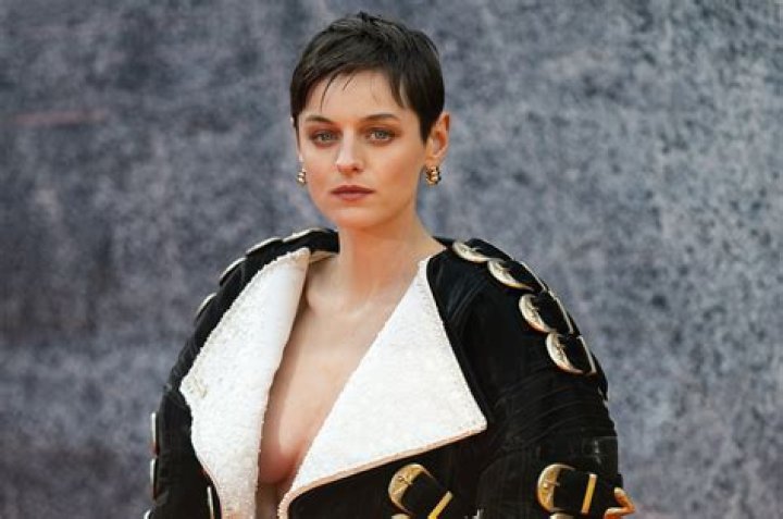 Emma Corrin – Biography, Facts & Life Story