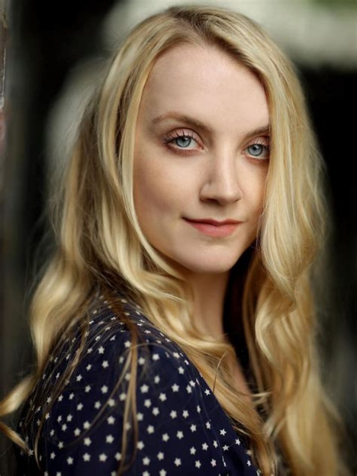 Evanna Lynch Net Worth – How Much is Lynch Worth?