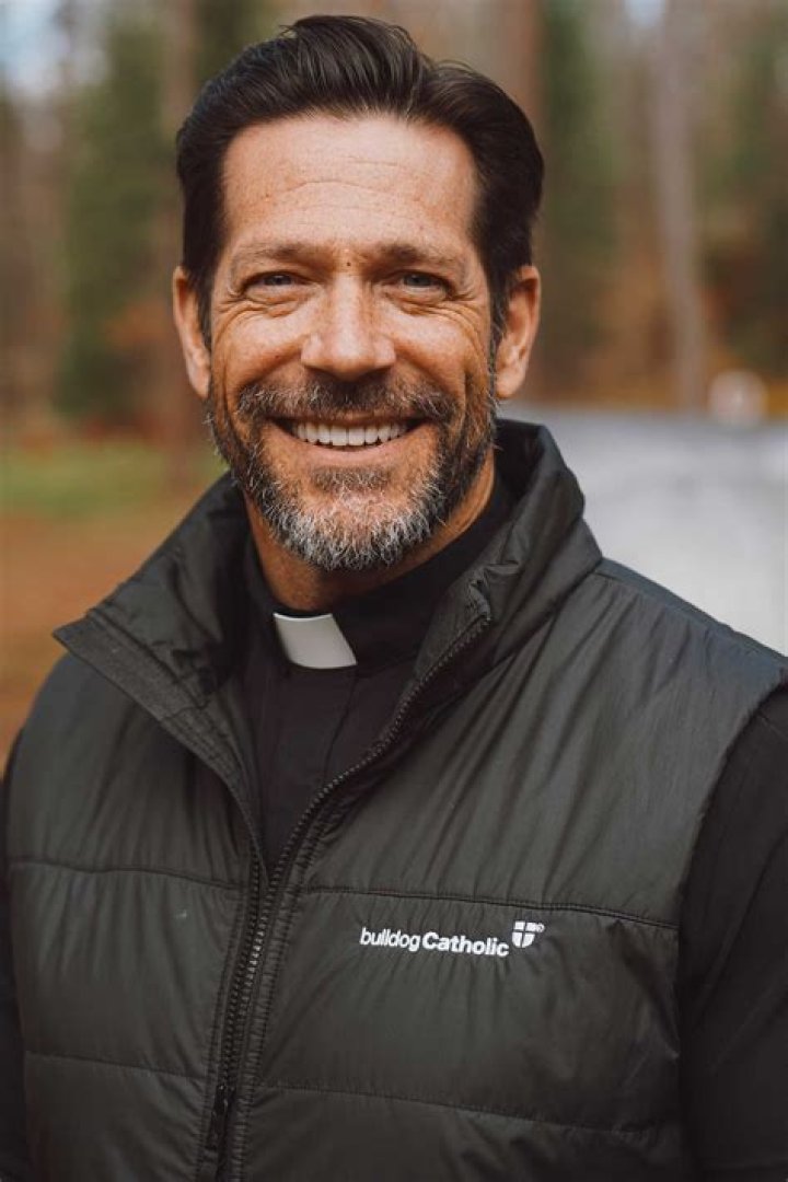 Father Mike Schmitz Podcast, Bio, Wiki, Age, Height, Wife, Mass, Salary, and Net Worth