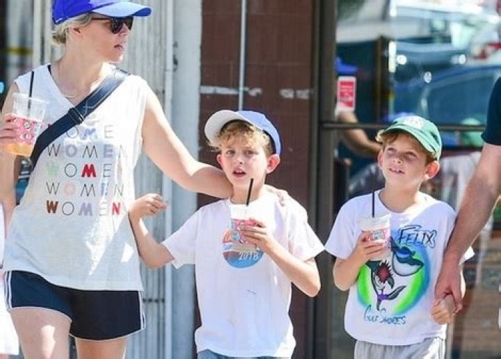 
Meet Magnus Mitchell Handelman and Felix Handelman – Elizabeth Banks’ Kids With Husband Max Handleman
