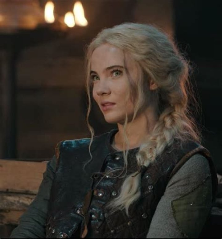 Freya Allan wiki, bio, height, net worth, love affair & relationship.