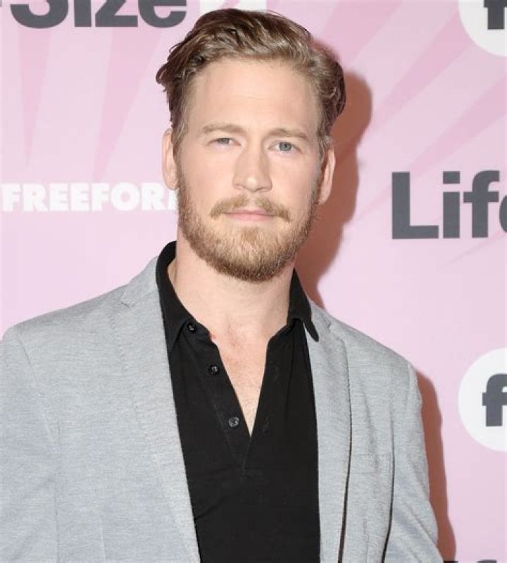 Gavin Stenhouse – Biography, Facts & Life Story