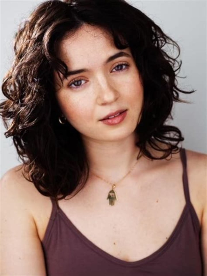 Gina Piersanti estimated Net Worth, Age, Affairs, Height, Dating, Relationship Stats, Salary as well as short Biography with top 10 popular facts!