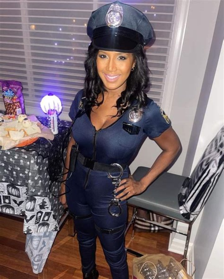 Glenda Lewis Wxyz, Bio, Age, Height, Husband, Education, Salary, and Net Worth