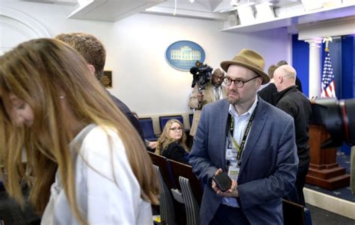 Glenn Thrush NYT, SNL, Podcast, Heart Attack, Bio, Wiki, Age, Salary, and Net Worth
