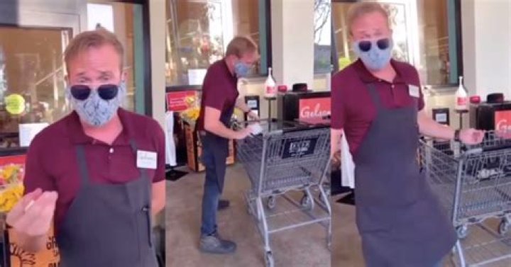 Grocery Store Worker Dances While Woman Complains About Mask Policy for Customers