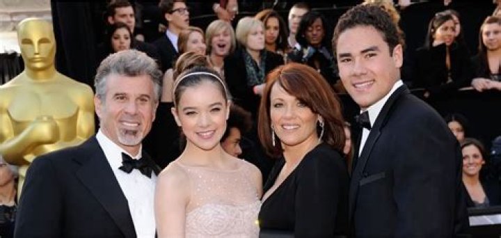 A Look at Hailee Steinfeld’s Relationship with Her Parents