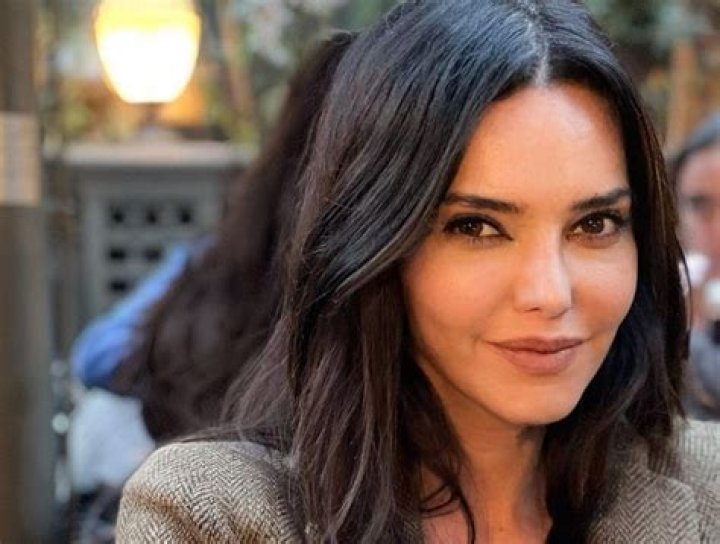 Hande Ataizi – Biography, Facts & Life Story