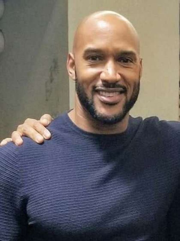 Henry Simmons Height